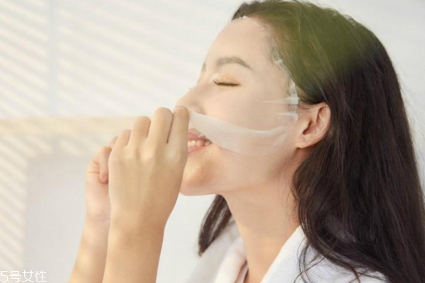 出去旅游护肤品怎么带,旅游的时候该带什么东西?