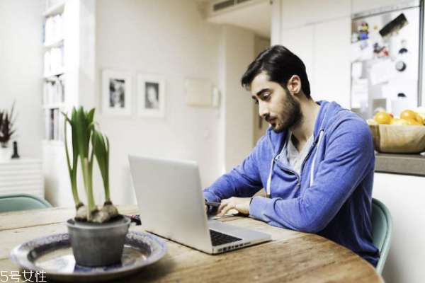 脸部皮肤暗沉发黑如何改善,男人脸色暗沉发黑怎么调理 脸部皮肤暗沉发黑如何改善,男人脸色暗沉发黑怎么调理