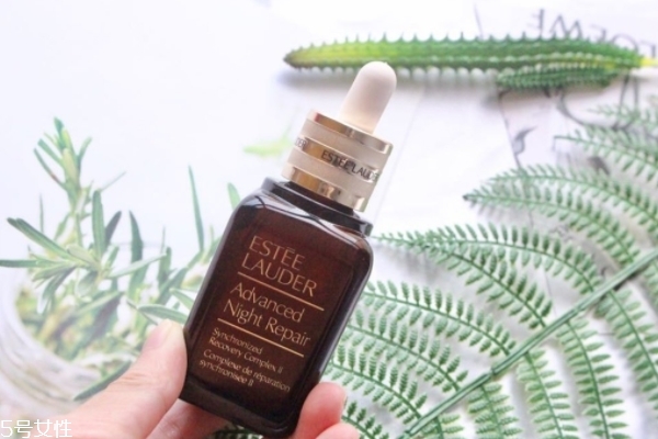 雅诗兰黛小棕瓶精华使用感受,雅诗兰黛小棕瓶精华作用