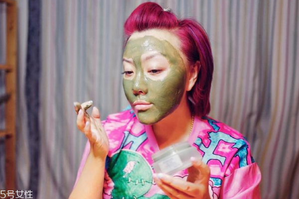 去黑头吃什么维生素,去黑头用维生素几 去黑头吃什么维生素,去黑头用维生素几