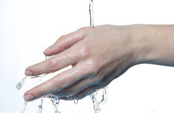 冬天手指脱皮原因,为什么冬天手指脱皮 冬天手指脱皮原因,为什么冬天手指脱皮