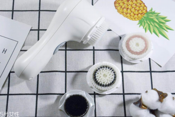 洁面仪洗脸对皮肤好吗,油性皮肤用什么牌子的洁面乳