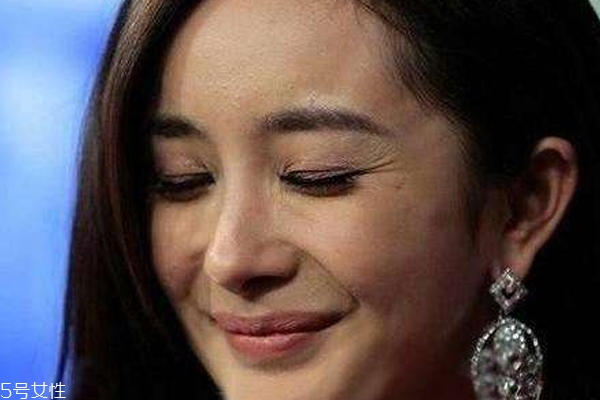 额头一直冒痘怎么办,额头冒痘怎么回事