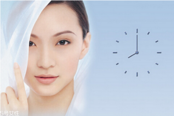 美白产品白天用好,还是晚上用好,美白产品白天跟晚上哪个用的效果好