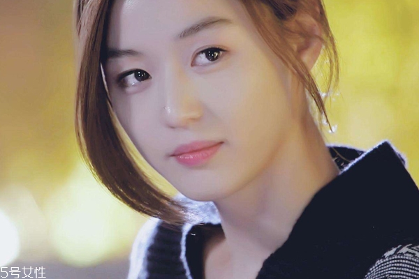 敷面膜是早上好还是晚上好?区别可大了!别怪我没告诉你,面膜早上贴好还是晚上贴好