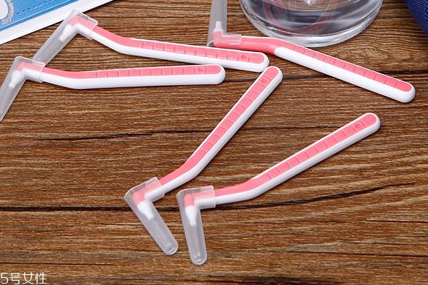 牙间刷什么时候用,牙间隙刷什么时候用