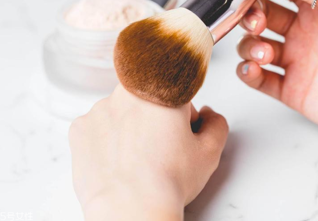 容易脱妆的原因,脱妆的原因