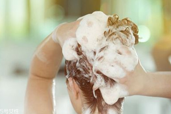 游泳后怎么护理头发,游泳后怎样护肤和护发