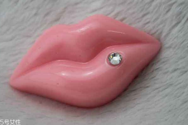 嘴唇干燥的原因及治疗,嘴巴干干的是什么原因