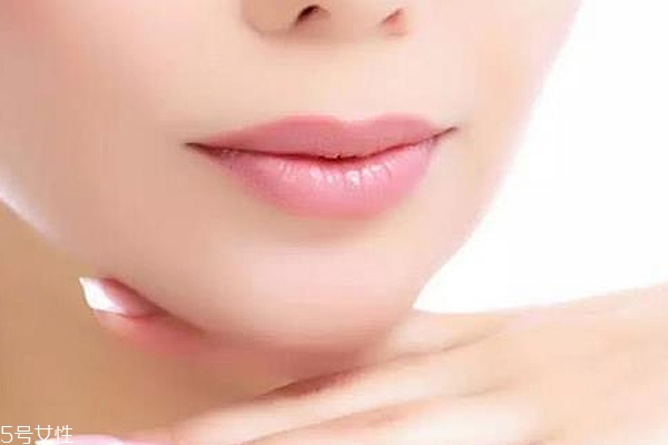 下巴粉刺多是什么原因造成的,下巴粉刺反复长什么原因