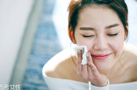 干皮长痘的原因是什么,干性皮肤长痘原因