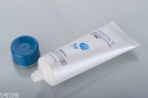 氨基酸洗面奶和皂基洗面奶哪个好,氨基酸洗面奶好还是皂基洗面奶好?