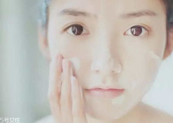 睡眠面膜的弊端,使用睡眠面膜的好处