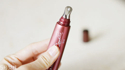 眼霜的使用误区,眼霜的正确使用