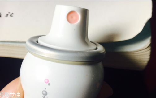 依云喷雾的正确用法,依云喷雾怎么用