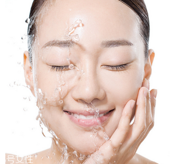 矿泉水和纯净水哪个敷脸好一点,纯净水和矿泉水哪个敷脸效果好 矿泉水和纯净水哪个敷脸好一点,纯净水和矿泉水哪个敷脸效果好