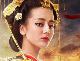 皮肤为什么爱出油,油性皮肤的成因不包括