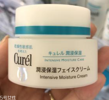 肌肤干燥缺水的原因,皮肤干燥缺水的原因