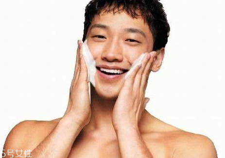 油性皮肤怎么选择洗面奶,油性皮肤用什么类型的洗面奶