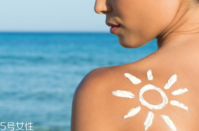 直接涂防晒霜的危害偶尔一次,直接抹防晒霜有什么坏处 直接涂防晒霜的危害偶尔一次,直接抹防晒霜有什么坏处