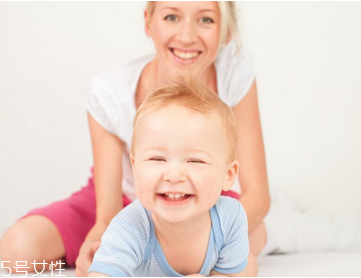 宝宝涂防晒霜要卸妆吗,宝宝防晒霜需要卸妆吗 宝宝涂防晒霜要卸妆吗,宝宝防晒霜需要卸妆吗