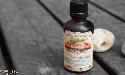 身体皮肤干燥用什么精油,身体干燥擦什么精油好