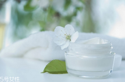 去红血丝最有效的护肤品,什么牌子的护肤品可以去红血丝