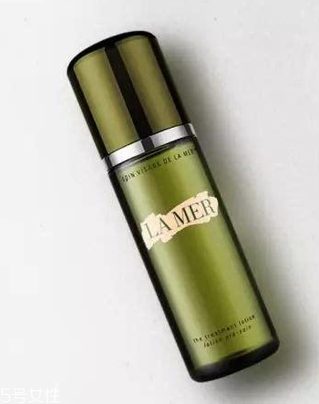 夏天用爽肤水好还是柔肤水好,冬天适合用柔肤水还是爽肤水