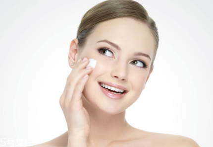 不洗脸涂护肤品好吗,洗完脸不涂护肤品好吗