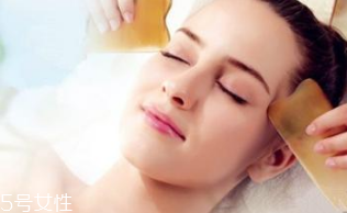 面部刮痧的好处和功效,面部刮痧的好处和坏处 面部刮痧的好处和功效,面部刮痧的好处和坏处