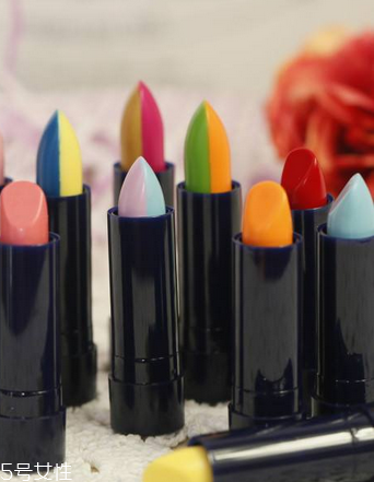 唇膏能吃吗经常用会不会中毒,没有唇膏用什么可以滋润嘴唇