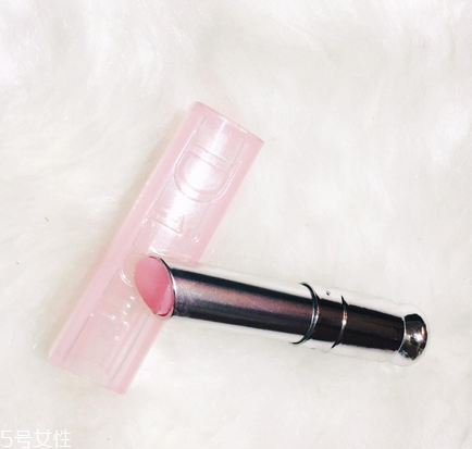 唇膏使用注意事项,唇膏使用的正确方法