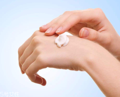 护手霜抹头发有什么用,护手霜可以用来擦头发吗