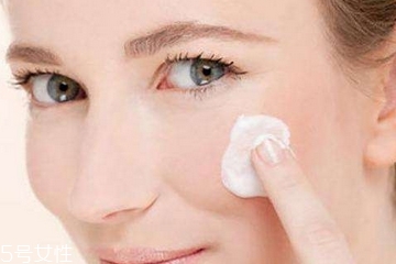 乳液和保湿乳一样吗,保湿乳和乳液是不是一样的