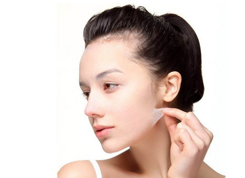 油性皮肤晚上只用爽肤水可以吗,油性皮肤晚上睡觉要不要擦水乳