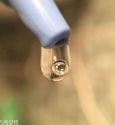 油皮用什么精华液好,油皮用的精华