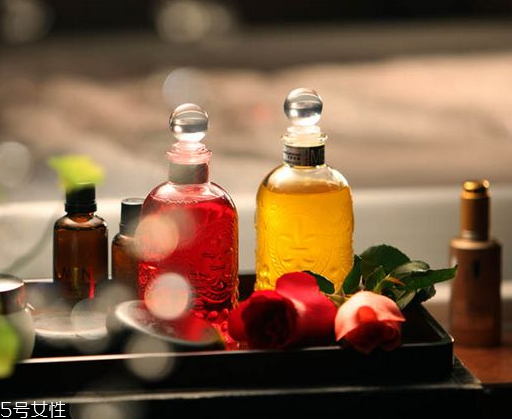 油性皮肤可以用精油护肤吗,油性皮肤用什么精油 油性皮肤可以用精油护肤吗,油性皮肤用什么精油