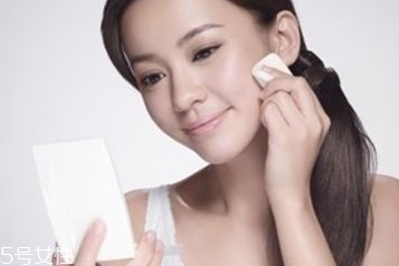 干皮可以用卸妆油吗,干皮应该用卸妆水还是卸妆油
