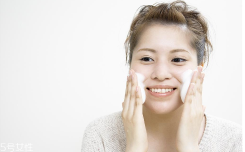 混合性皮肤怎么补水护理,混合皮肤补水效果好的护肤品