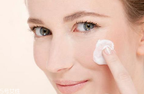 乳液和面霜能一起使用吗,面霜和乳液可以一起用吗