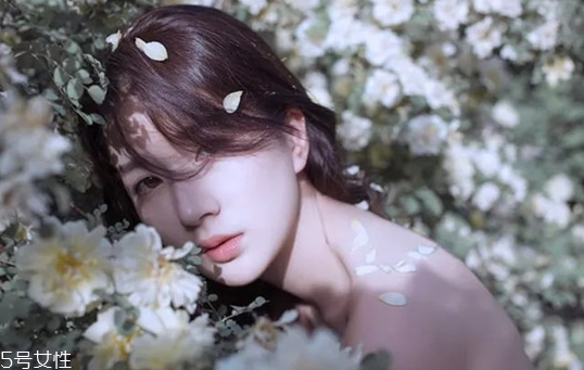 美白精华正确使用方法,用美白精华要注意什么