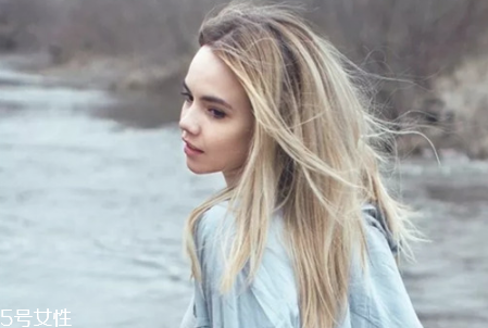 美白精华液怎么用啊,精华液应该怎么用