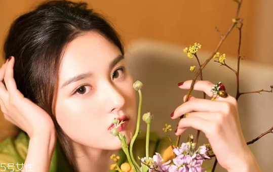 美白精华多久用一次比较好,美白精华几天用一次