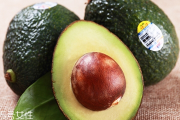 鳄梨抹在头发上,鳄梨油可以直接涂脸吗