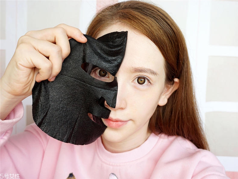 肌肤为什么出油,皮肤为什么会出油