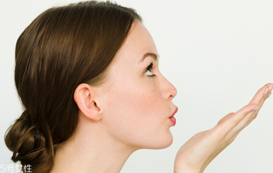 孕妇用什么洗脸好,孕妇用什么洗脸小妙招