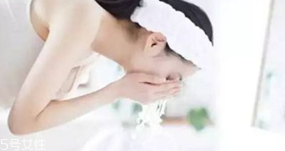 冬天皮肤油腻怎么办,怎样解决皮肤油腻