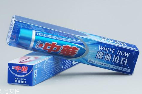 牙粉和牙膏的区别,牙粉和牙膏的区别表格图片