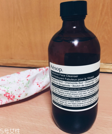 伊思洗面奶好用吗,伊思洗面奶成分是什么