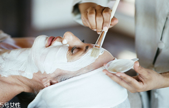 如何挑选面膜,什么肤质适合什么样的面膜